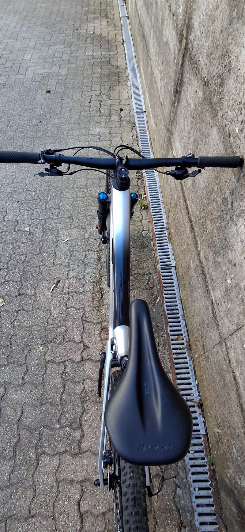 Canyon Lux Trail CF 7 2024 2024 Mountainbike usato, Grigio chiaro — immagine 7 di 18