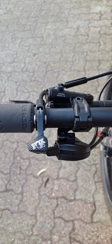 Canyon Lux Trail CF 7 2024 2024 Mountainbike usato, Grigio chiaro — immagine 2 di 18