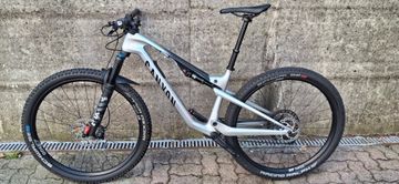 Použité Canyon Lux Trail CF 7 2024 2024 MTB