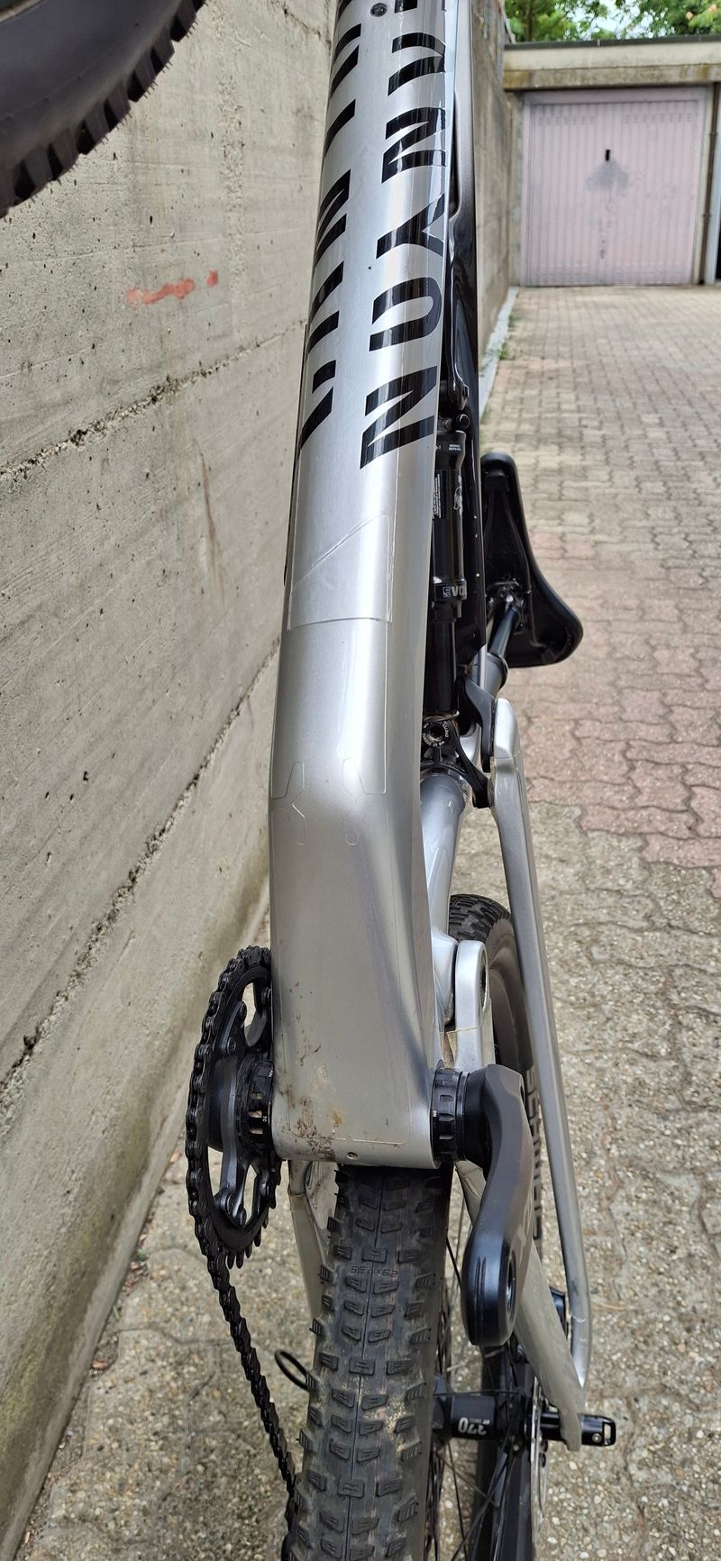 Canyon Lux Trail CF 7 2024 2024 Mountainbike usato, Grigio chiaro — immagine 15 di 18