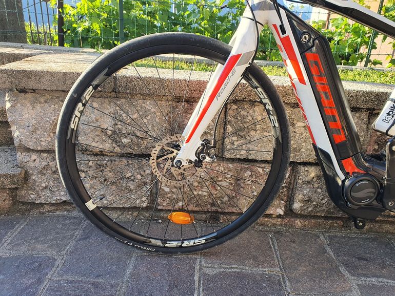 Used Giant Road e+ Shimano Tiagra 2017 Road & Gravel, White — image 9 of 12