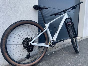 Used ROCKRIDER Fahrrad Mountainbike Hardtail XC Carbonrahmen Race 900 NX weiß 2025 2025 MTB