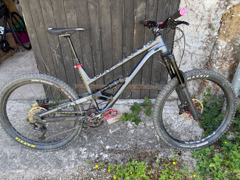 Used Commencal CLASH ORIGIN 2021 2021 Mountainbike, Gris claro — image 1 of 4