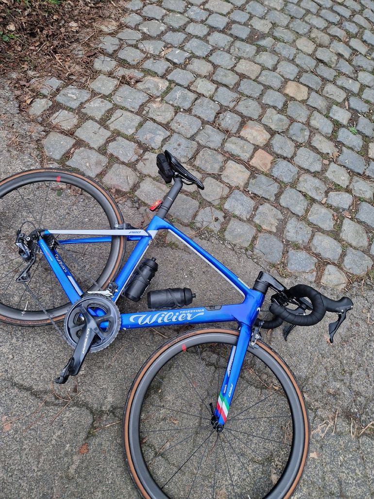 Used Wilier Cento10pro Shimano Ultegra 2020 Road & Gravel, Blue — image 2 of 5