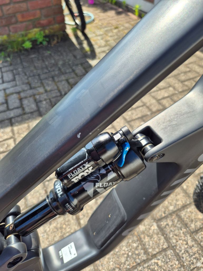 Used Canyon Spectral CF 7 2025 2025 Mountainbike, Negro — image 4 of 9