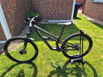 Used Canyon Spectral CF 7 2025 2025 Mountainbike, Negro — image 2 of 9