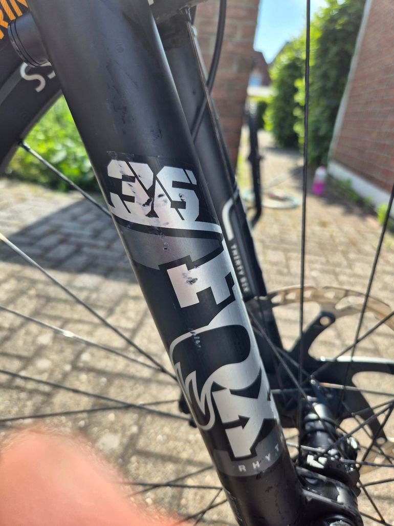 Used Canyon Spectral CF 7 2025 2025 Mountainbike, Negro — image 7 of 9