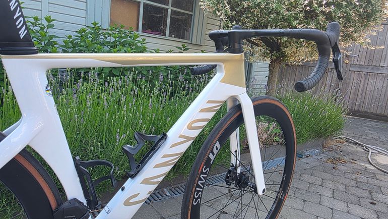 Used Canyon Aeroad CF SLX 7 AXS NSW 2026 2026 Road & Gravel, Blanco — image 3 of 17