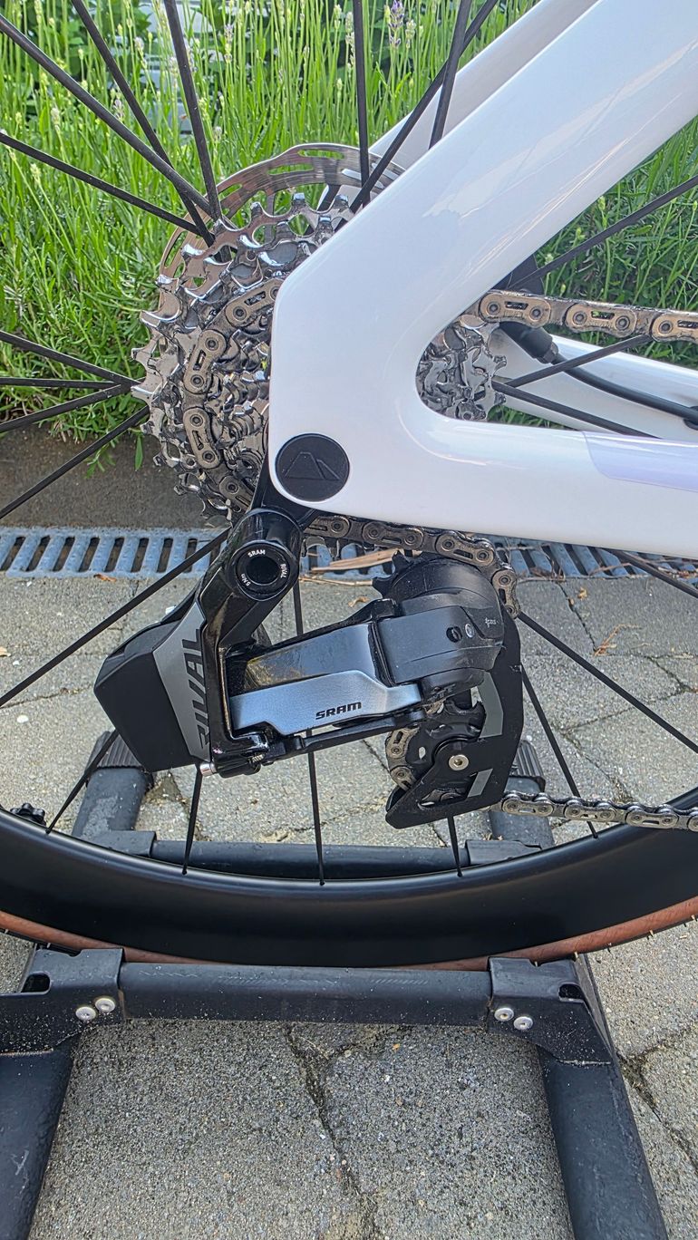 Used Canyon Aeroad CF SLX 7 AXS NSW 2026 2026 Road & Gravel, Blanco — image 8 of 17