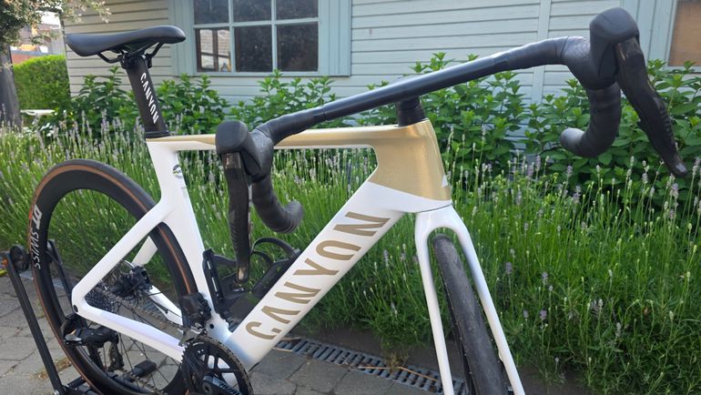 Used Canyon Aeroad CF SLX 7 AXS NSW 2026 2026 Road & Gravel, Blanco — image 12 of 17