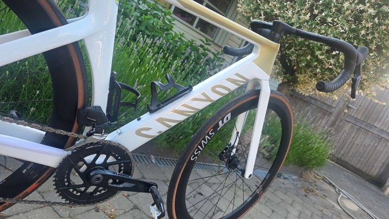 Used Canyon Aeroad CF SLX 7 AXS NSW 2026 2026 Road & Gravel, Blanco — image 4 of 17