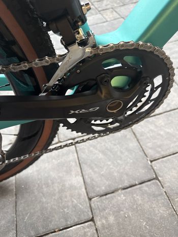 Used Bianchi Impulso RC GRX 825 DI2 2025 2025 Road & Gravel, Green — image 4 of 4