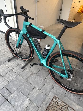 Used Bianchi Impulso RC GRX 825 DI2 2025 2025 Road & Gravel, Green — image 2 of 4