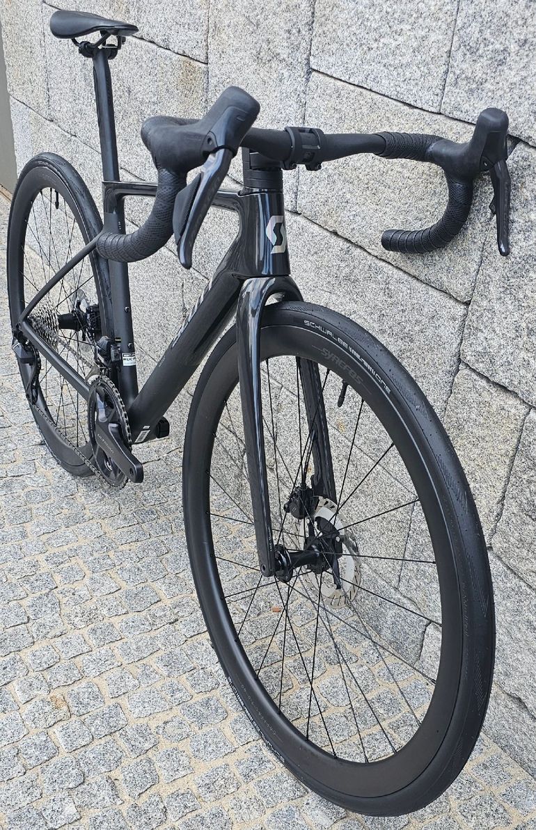 Used Scott Addict RC 20 2025 2025 Road & Gravel, Black — image 3 of 11