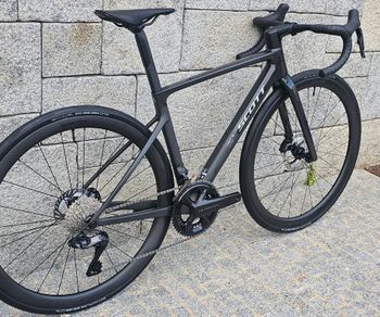 Used Scott Addict RC 20 2025 2025 Road & Gravel, Black — image 8 of 11