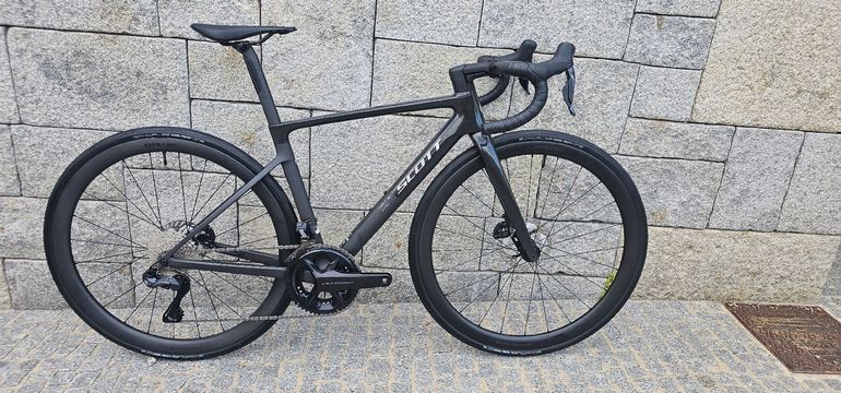 Used Scott Addict RC 20 2025 2025 Road & Gravel, Black — image 2 of 11