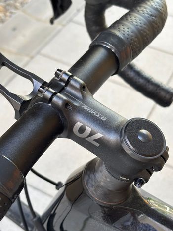 Used Van rysel Road Bike EDR CF 105 Disc 2024 2024 Road & Gravel — image 4 of 7