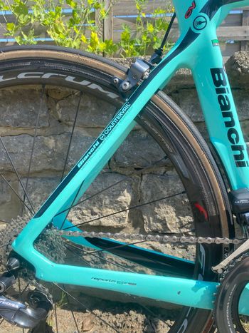 Used Bianchi Oltre XR4 Ultegra Di2 2020 2020 Road & Gravel, Blue — image 12 of 12