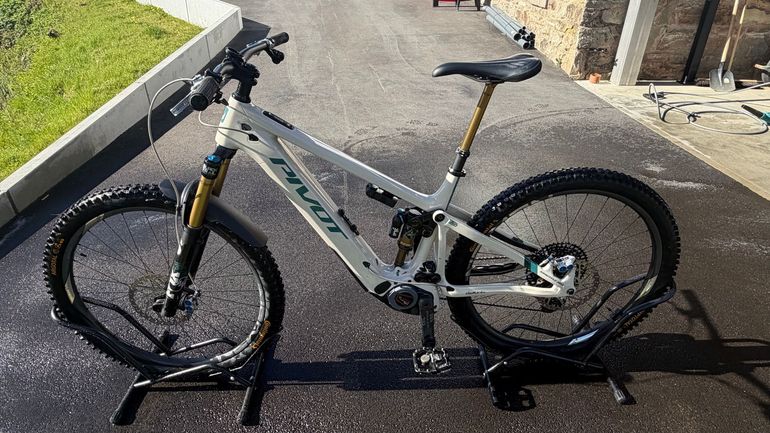 Used Pivot SHUTTLE AM Team XX Eagle Transmission w/ Carbon Wheels 2024 2024 Mountainbike, White, 29 — image 2 of 4