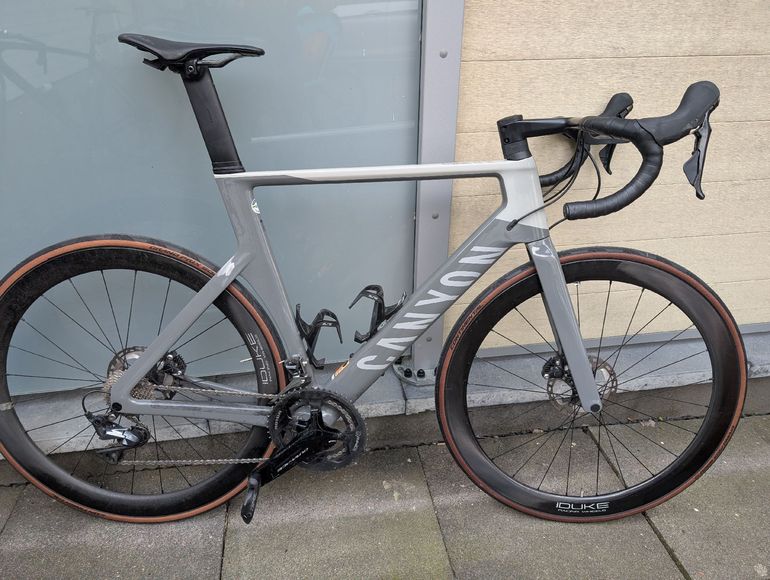 Used Canyon Aeroad CF SL 8 2023 2023 Road & Gravel, Gris claro — image 1 of 12