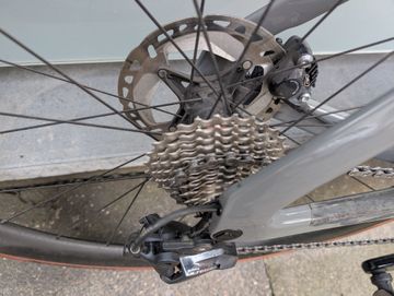 Tweedehands Canyon Aeroad CF SL 8 2023 2023 Road & Gravel — afbeelding 3 van 17
