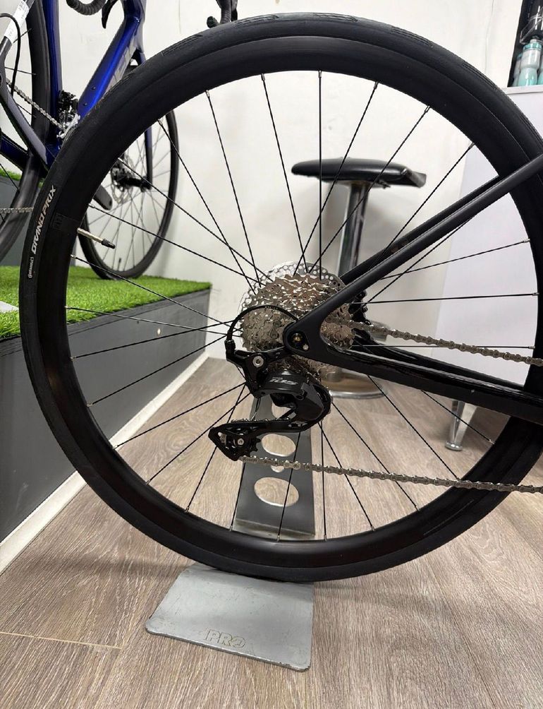 Used CUBE ATTAIN C:62, RACE 2026 2026 Road & Gravel, Negro — image 3 of 3