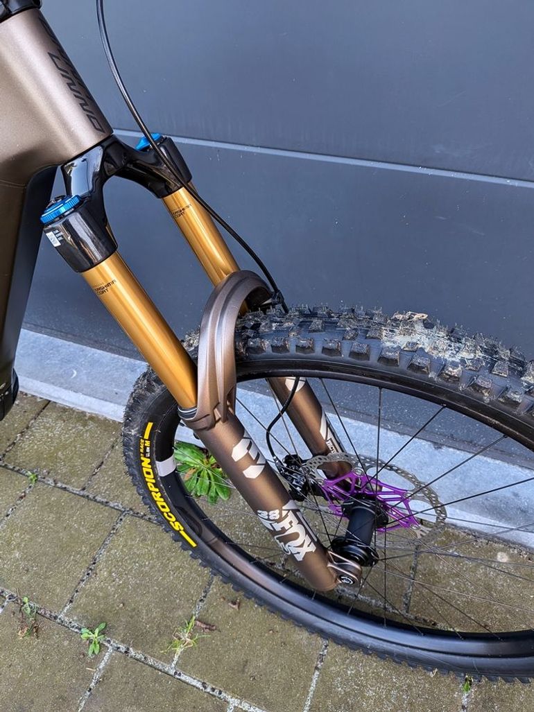 Used UNNO MITH Race S1 2023 2023 Mountainbike, Gris claro — image 7 of 7