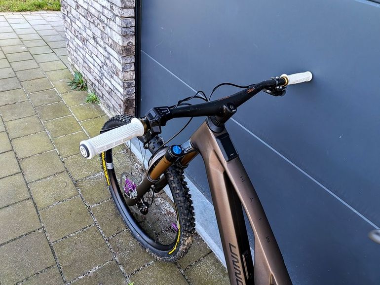 Used UNNO MITH Race S1 2023 2023 Mountainbike, Gris claro — image 4 of 7