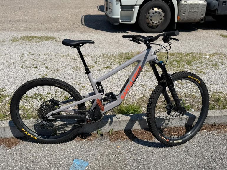 Used Santa Cruz NOMAD S / Carbon C 2023 2023 Mountainbike, Light Gray, 29, 27.5 — image 1 of 6