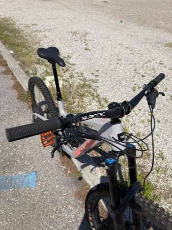Used Santa Cruz NOMAD S / Carbon C 2023 2023 Mountainbike, Light Gray, 29, 27.5 — image 4 of 6
