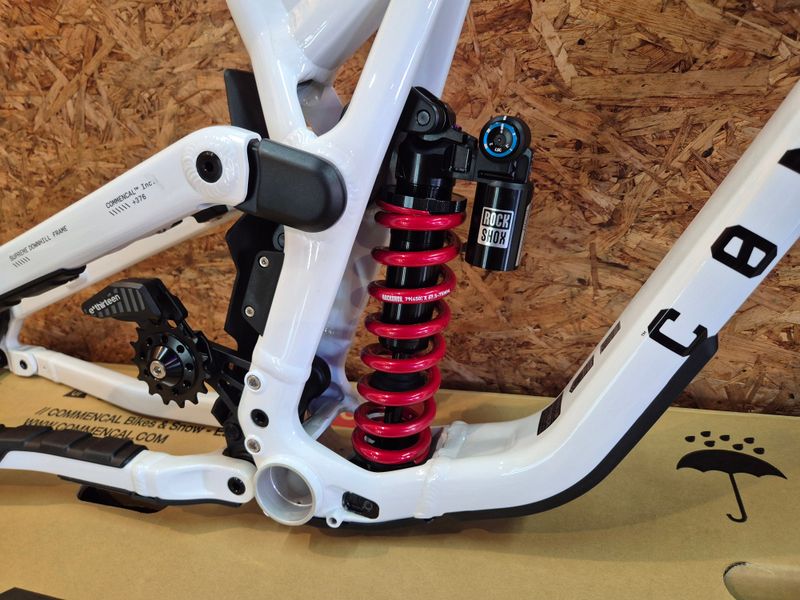 Used Commencal SUPREME DH V5 2026 Frameset 2026 Mountainbike, White, 27.5 — image 2 of 3