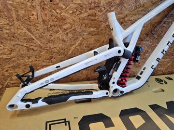 Used Commencal SUPREME DH V5 2026 Frameset 2026 Mountainbike, White, 27.5 — image 3 of 3