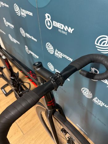 Used Ridley Helium SLX AXS Disc 2022 Road & Gravel, Rosso — image 10 of 15