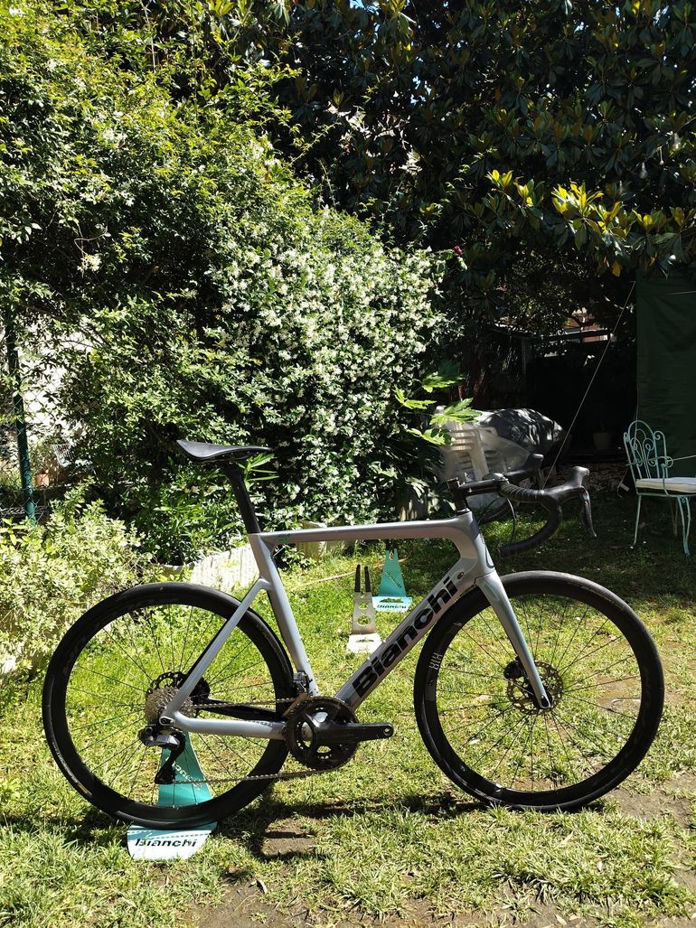 Used Bianchi Aria Ultegra Disc Di2 12S 2023 2023 Road & Gravel, Light Gray — image 1 of 6