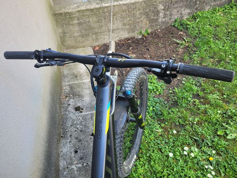 Used Scott Genius 750 2019 2019 Mountainbike, Gris claro — image 4 of 9