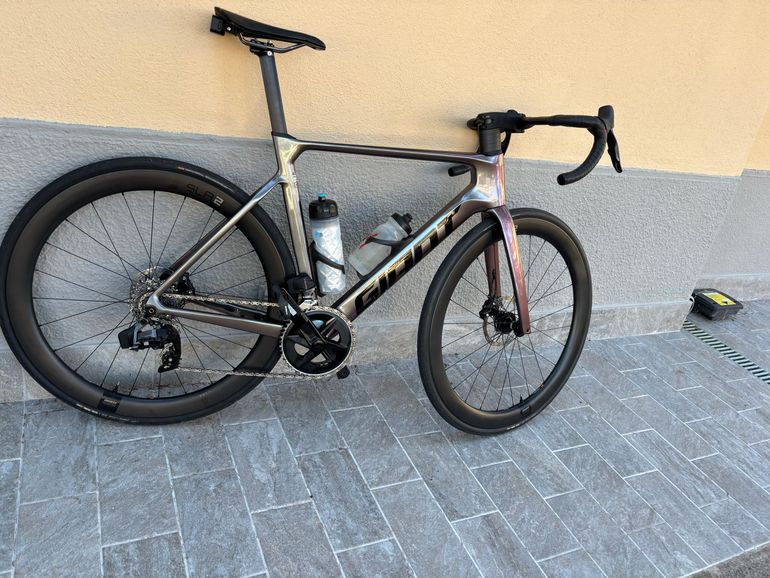 Used Giant Propel Advanced 1 2023 2023 Road & Gravel, Grigio chiaro — image 1 of 4