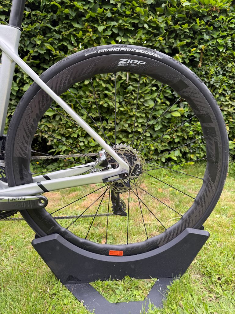 Used Canyon Ultimate CFR eTap 2024 2024 Road & Gravel, Light Gray — image 4 of 11