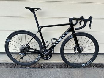 Used Canyon Ultimate CF SLX 8 Di2 2026 2026 Road & Gravel, Black — image 2 of 4