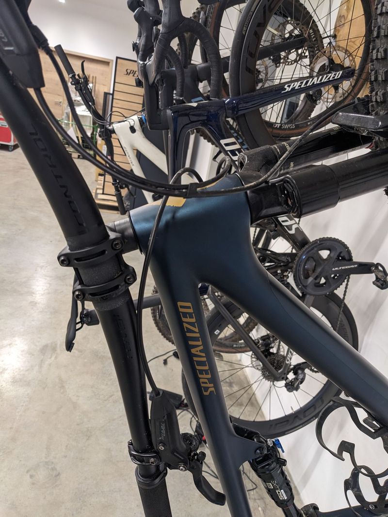 Used Specialized Epic EVO Pro LTD 2023 2023 Mountainbike, Blue, 29 — image 5 of 11