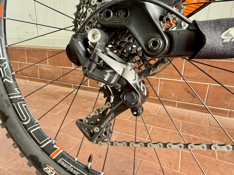 Used Canyon Strive CF 8.0 Race 2016 Mountainbike, Schwarz — image 4 of 20