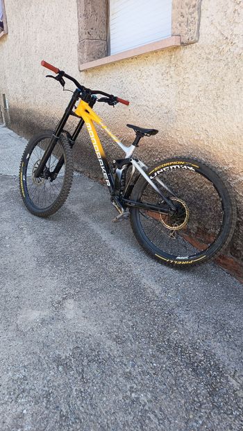 Used Mondraker Summum SRAM GX DH 2025 Mountainbike, Orange — image 2 of 5