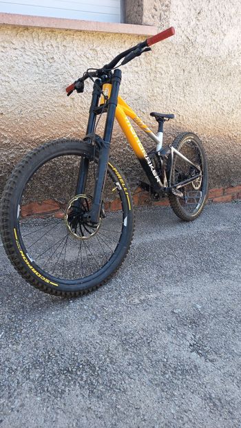 Used Mondraker Summum SRAM GX DH 2025 Mountainbike, Orange — image 3 of 5