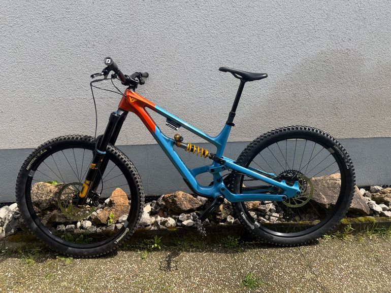 Used YT Industries Capra 29 CORE 3 CF 2025 2025 Mountainbike, Blue, 29 — image 1 of 4