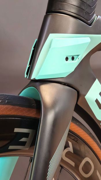 Used Bianchi Oltre PRO Ultegra Di2 2023 2023 Road & Gravel, Blue — image 4 of 9