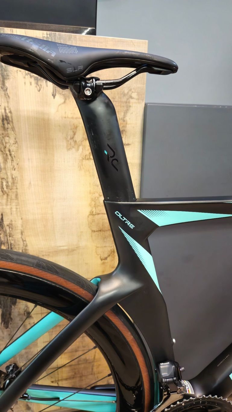 Used Bianchi Oltre PRO Ultegra Di2 2023 2023 Road & Gravel, Blue — image 9 of 9