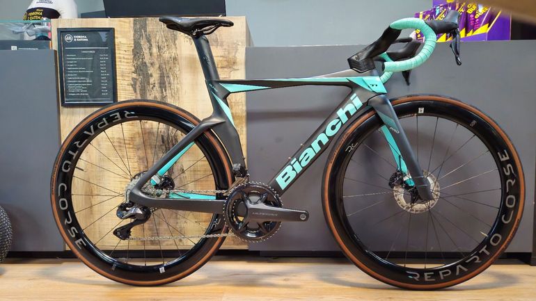 Used Bianchi Oltre PRO Ultegra Di2 2023 2023 Road & Gravel, Blue — image 1 of 9