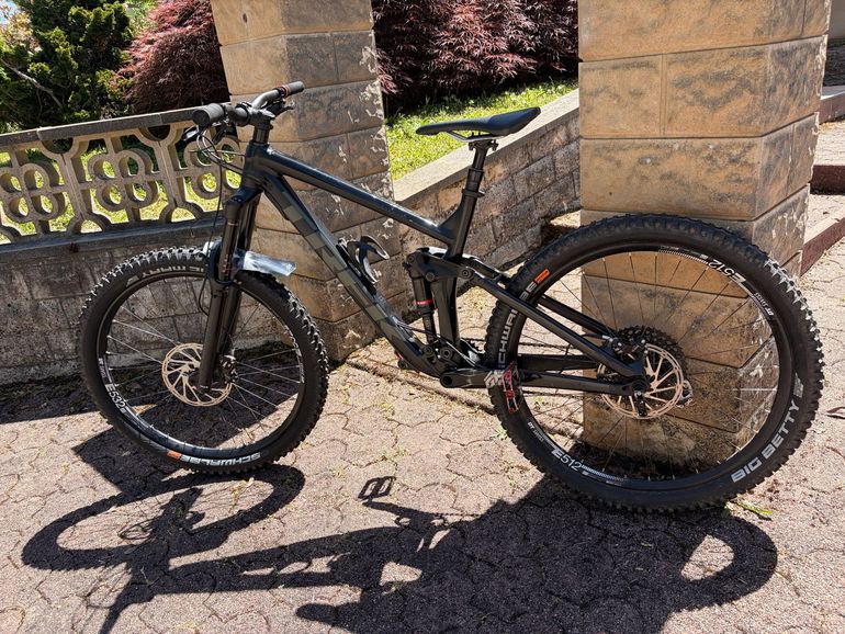 Used Trek Remedy 8 27.5 2019 2019 Mountainbike, Black, 27.5 — image 1 of 7