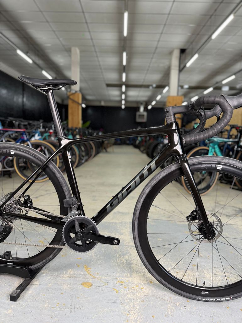 Used Giant TCR Advanced Pro Disc 1 AX 2022 2022 Road & Gravel, Black — image 6 of 18