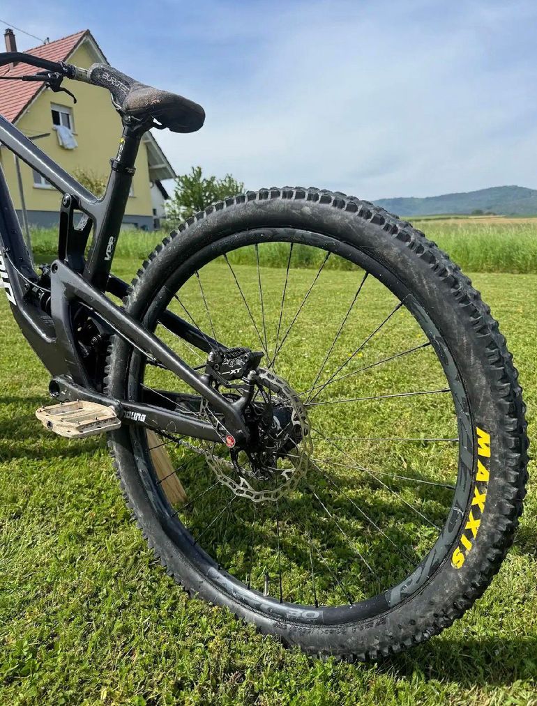 Used Santa Cruz Nomad Carbon CC X01 Reserve 2018 2018 Mountainbike, Black, 27.5 — image 4 of 5