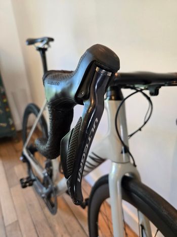 Used Canyon Endurace CF SL 8 Disc Di2 2021 2021 Road & Gravel, Light Gray — image 7 of 13
